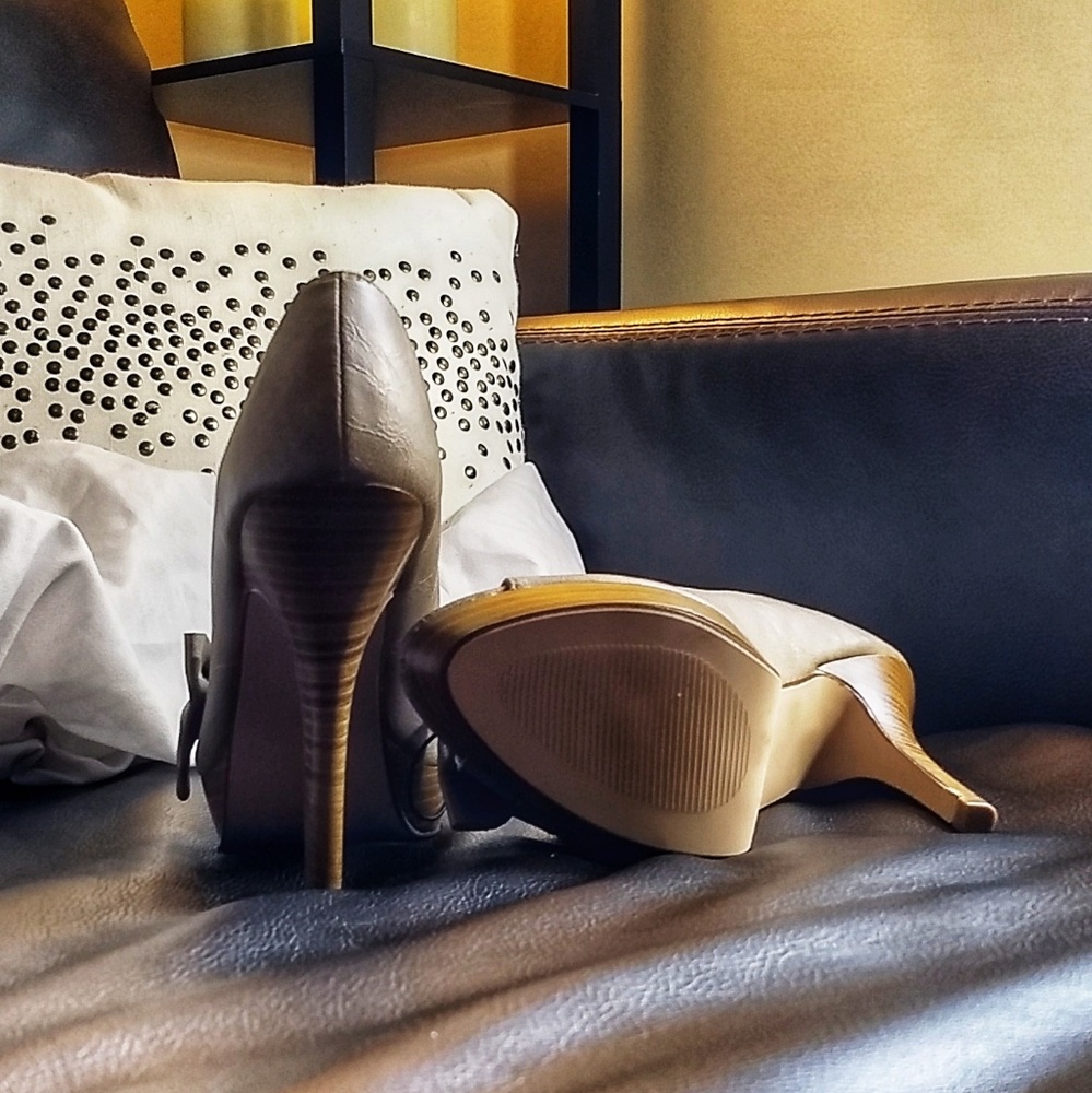 Madden Girl Peep Toe Platform Heels - Picture 2 of 2